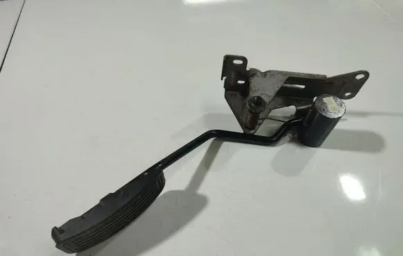 Mazda 3 I Accelerator throttle pedal 