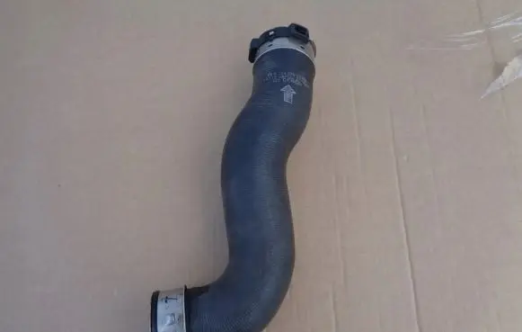 Mercedes-Benz ML W164 Intercooler hose/pipe A1645282582