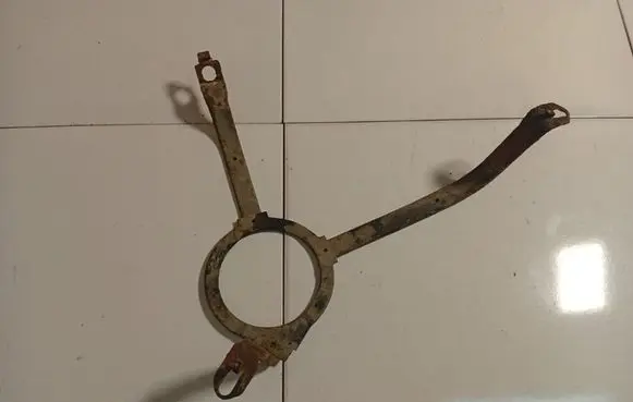 Citroen C5 Fuel tank mounting bracket