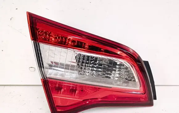 Subaru Legacy Tailgate rear/tail lights 946076