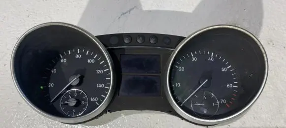Mercedes-Benz GL X164 Speedometer (instrument cluster) A1645404847 A2C53164625