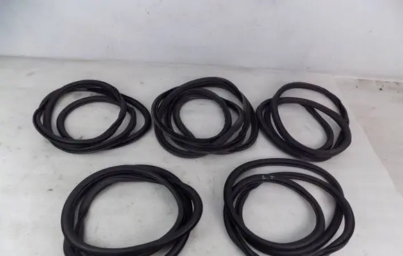 Skoda Superb B8 (3V) Front door rubber seal 3V0867365B