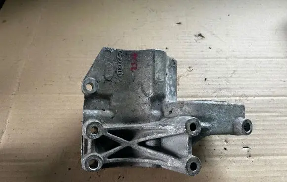 KIA Sorento A/C compressor mount bracket 