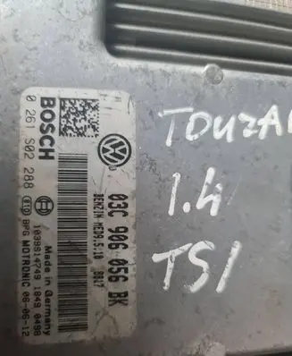 Volkswagen Touran I Engine control unit/module 03C906056BK 1039S14749 0261S02288