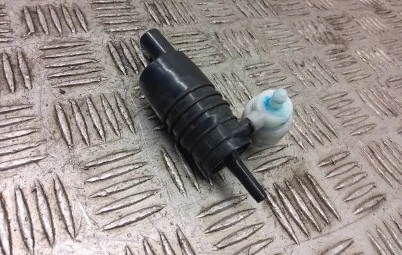 BMW X2 F39 Headlight washer pump 7388349