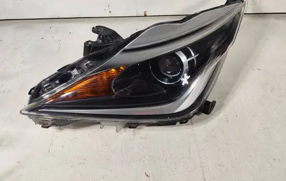 Toyota Aygo AB40 Headlight/headlamp 0H17