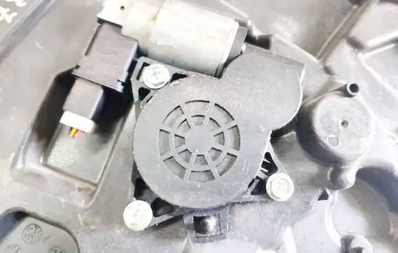 Mazda 5 Rear door window regulator motor