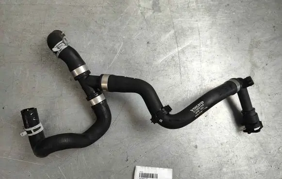 Engine coolant pipe/hose