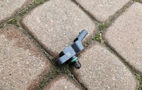 Volkswagen Golf VII Air pressure sensor 06L906051C