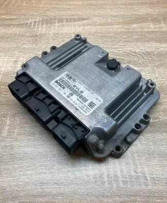 Ford Focus Engine control unit/module ECU 8M5112A650LB 0281011701 8YLB