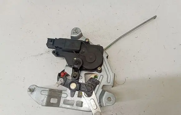 KIA Sportage Loading door lock KM3