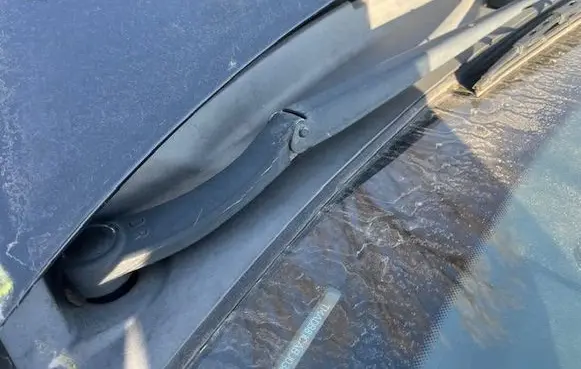 Hyundai i30 Front wiper blade arm 