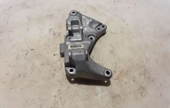 Volvo S60 Generator/alternator bracket 31430702