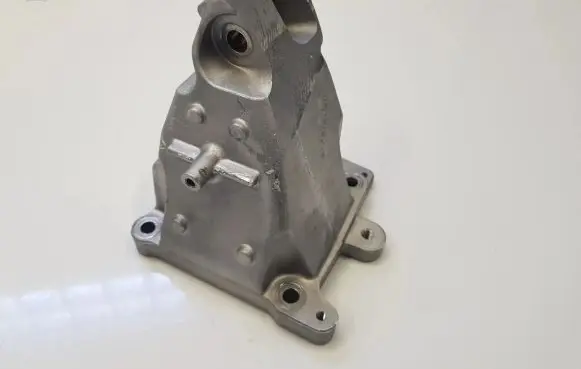 Mercedes-Benz CLS C218 X218 Engine mount bracket