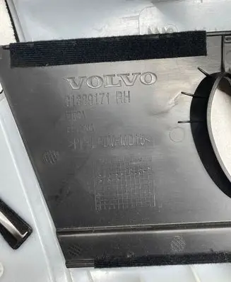 Volvo XC90 (B) pillar trim (top) 31377583