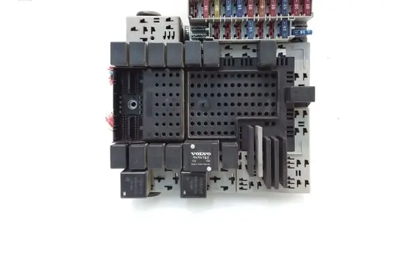 Volvo V70 Fuse module 8645410