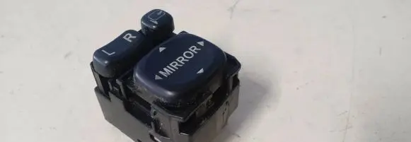 Toyota Avensis T250 Wing mirror switch 183575