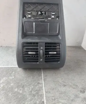 Volkswagen PASSAT B6 Rear air vent grill 3C0819203