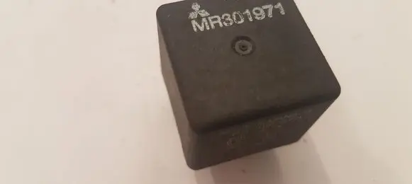 Mitsubishi Pajero Other relay MR301971