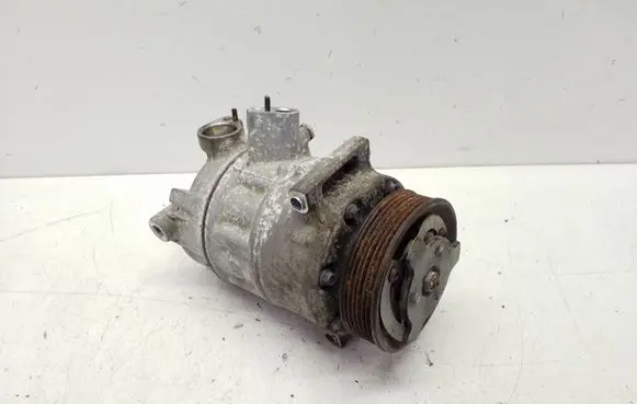 Volkswagen Jetta VI Air conditioning (A/C) compressor (pump) 1K0820808F