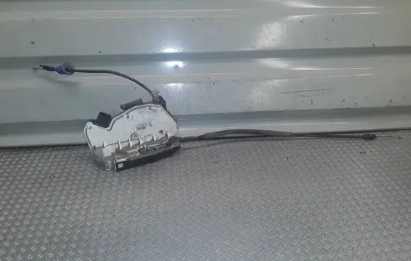 Volkswagen PASSAT CC Rear door lock 5N0839016B
