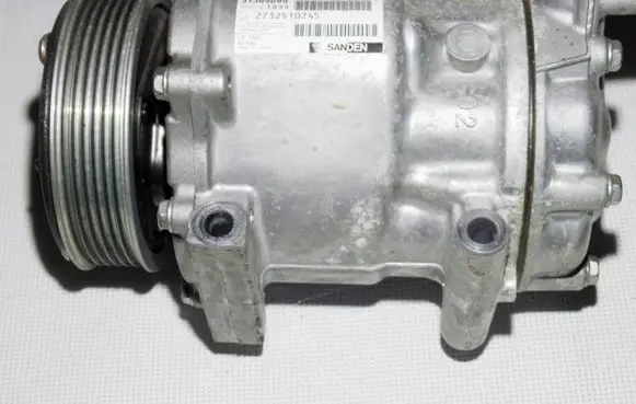 Volvo V60 Air conditioning (A/C) compressor (pump) 31369699