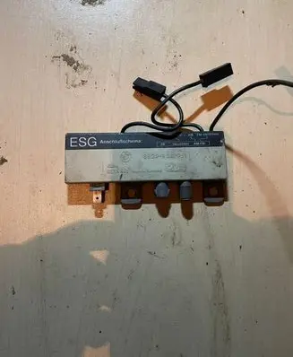 BMW 3 E36 Antenna control unit 65241387751 079100