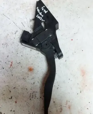 Ford Mondeo Mk III Accelerator throttle pedal 2S719F836CA 121900000165