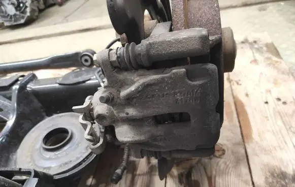 Renault Trafic III (X82) Front brake caliper