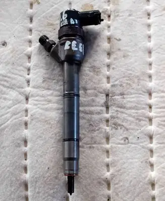 KIA Ceed Fuel injector 0445110320