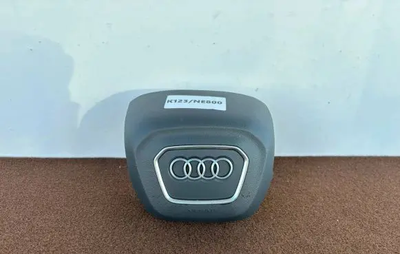 Audi Q3 8U Steering wheel airbag cover 62670230