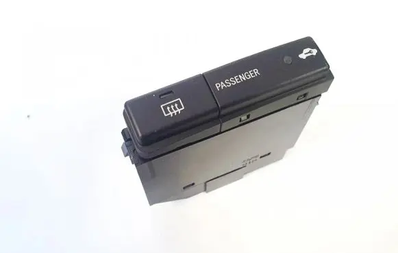 Toyota Avensis T250 Windscreen/window heater switch 8479005130c 84790-05130-c