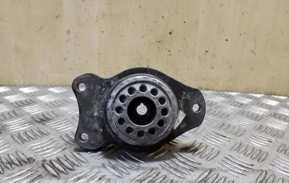 BMW 5 F10 F11 Front shock absorber mounting bracket 33506781682 6781682