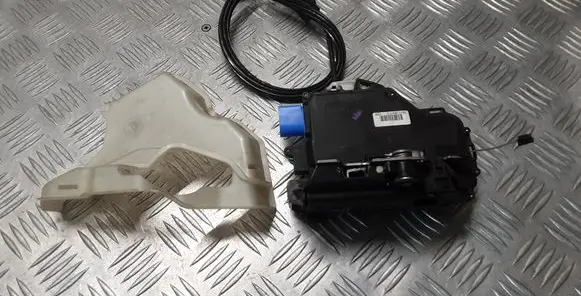 Volkswagen Golf Plus Rear door lock 7L0839015D