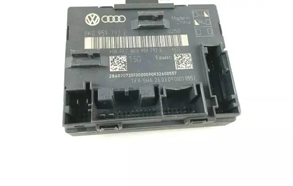 Volkswagen Tiguan Door control unit/module 8K0959792E