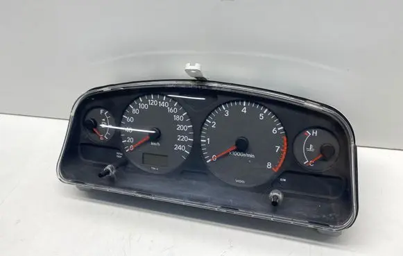 Toyota Avensis T220 Speedometer (instrument cluster) 88458017