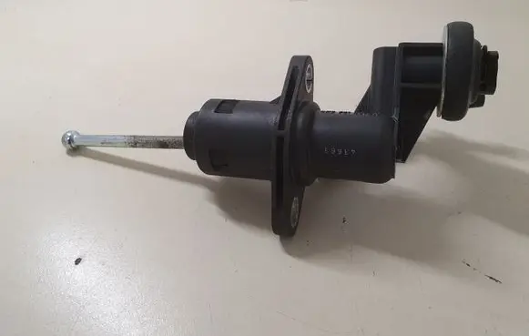 Audi A4 S4 B7 8E 8H Clutch master cylinder 8E2721401AC