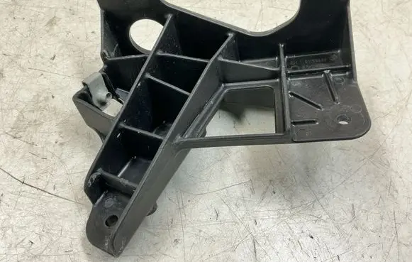Chevrolet Corvette C8 Radiator mount bracket 84168885