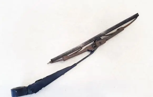 Rear wiper blade arm