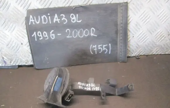 Audi A3 S3 8L Horn signal
