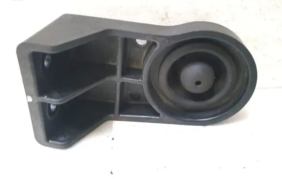 Hyundai Santa Fe Radiator mount bracket 25333S1000