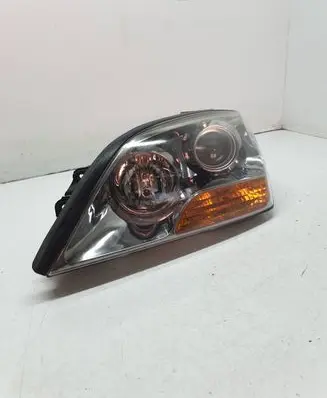 KIA Sorento Headlight/headlamp 921013E5