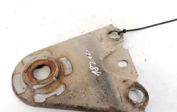 Volvo S60 Engine mounting bracket