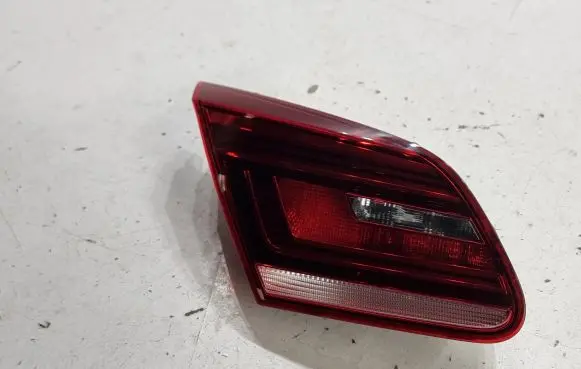 Volkswagen PASSAT CC Tailgate rear/tail lights