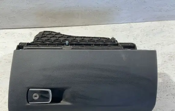 BMW 4 F32 F33 Glove box