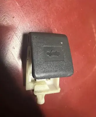 Toyota Avensis T250 Engine bonnet (hood) release handle
