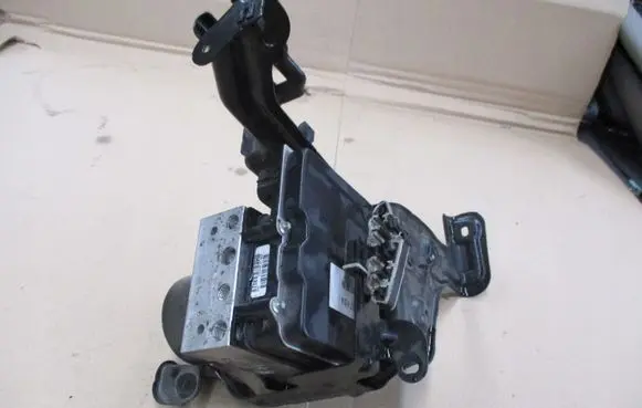 Audi A4 S4 B7 8E 8H ABS Pump 8E0614517BH