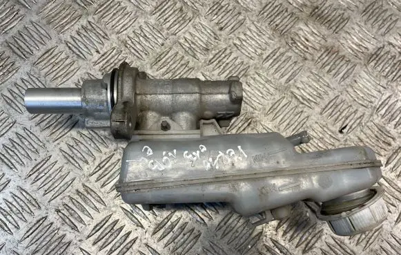 Toyota Verso Master brake cylinder
