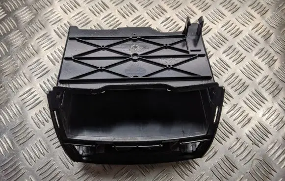 Cup holder front