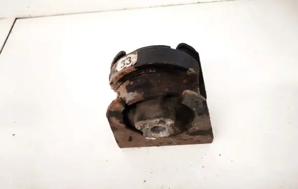 Toyota Avensis T250 Engine mount bracket av84706 av-84706